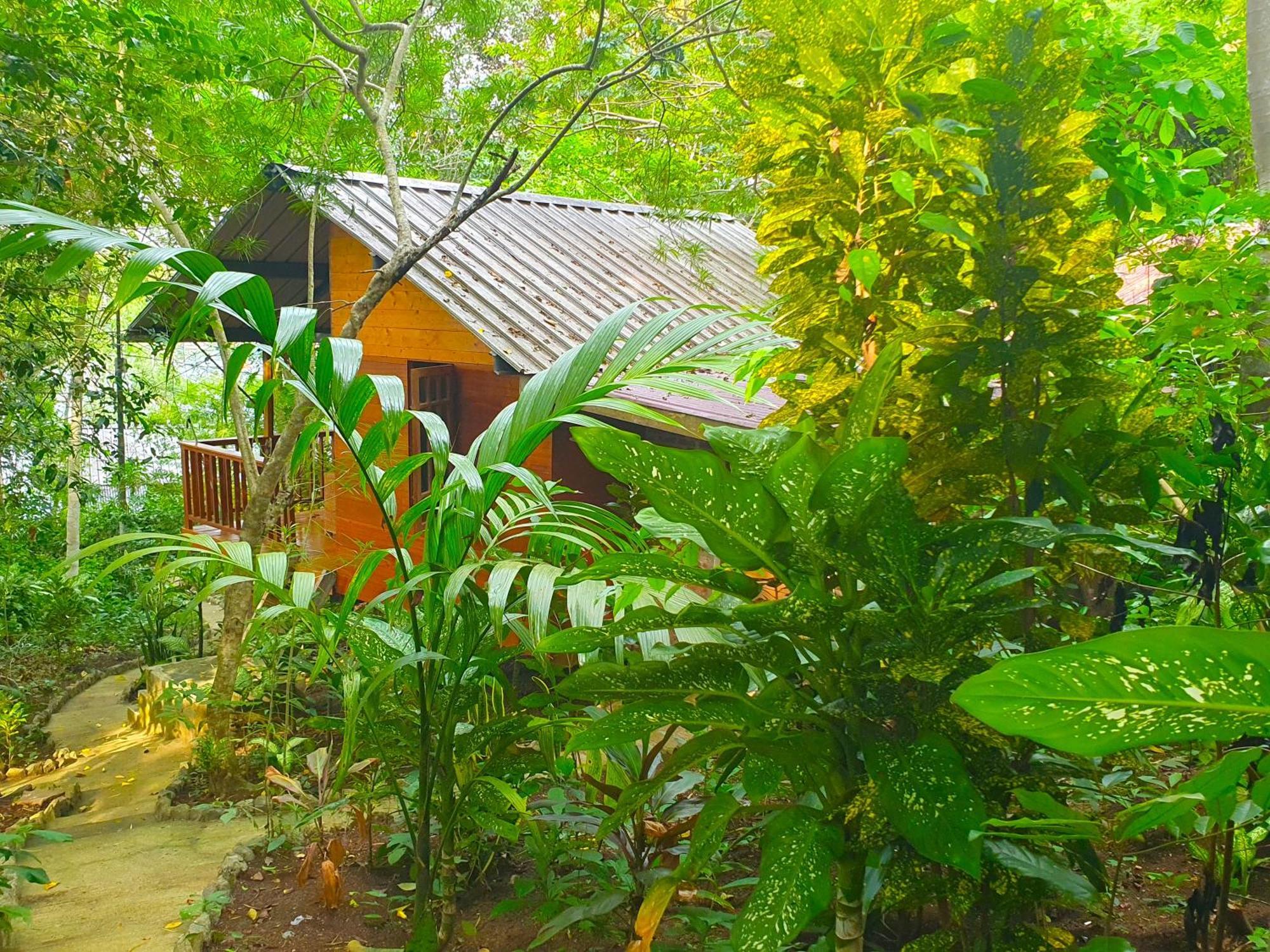 Santi Garden Bungalows Iboih Exterior photo